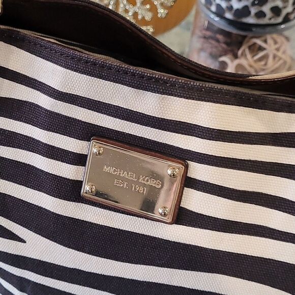 MICHAEL Kors Animal Print Shoulder Bag - Picture 2 of 13